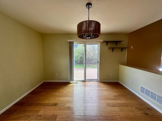 Building Photo - 3 Bedroom Home with Basement in Stetson Hills