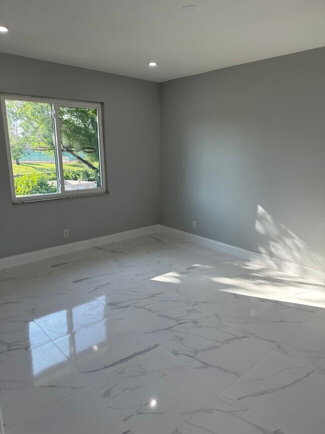 Building Photo - 4275 27th Ct SW