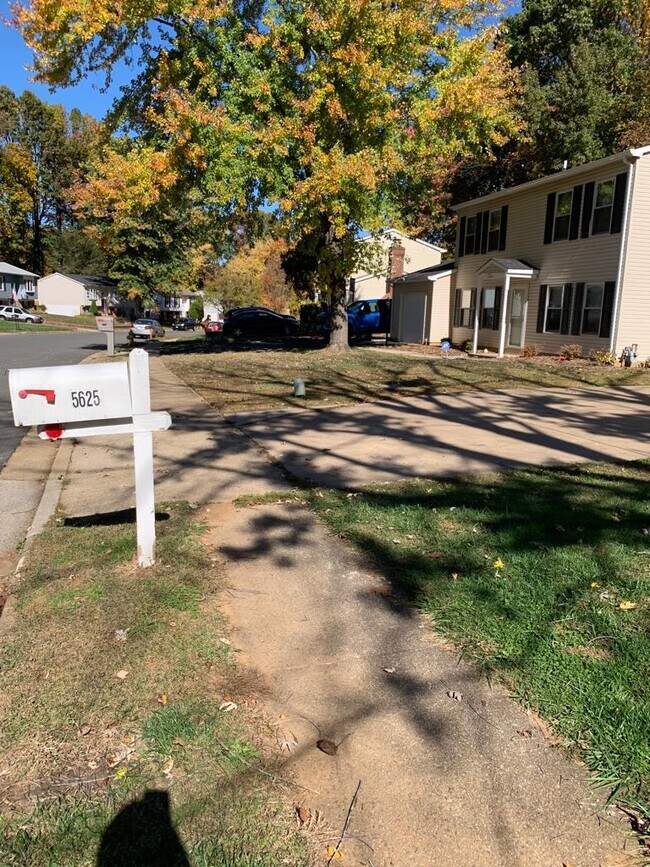 Building Photo - 5625 Saint Charles Dr