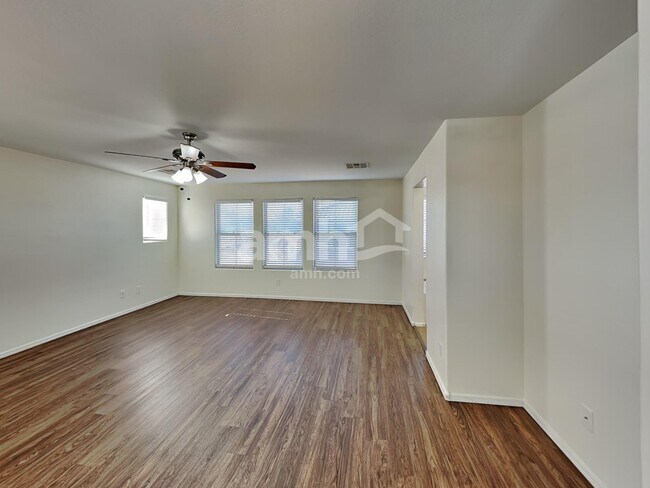 Building Photo - 3282 E Oakland St