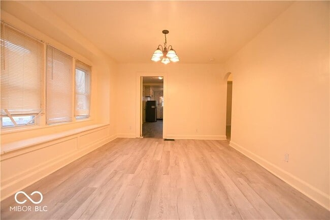 Building Photo - 1417 E Bradbury Ave