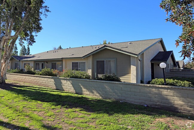 Building Photo - Casa De Anza