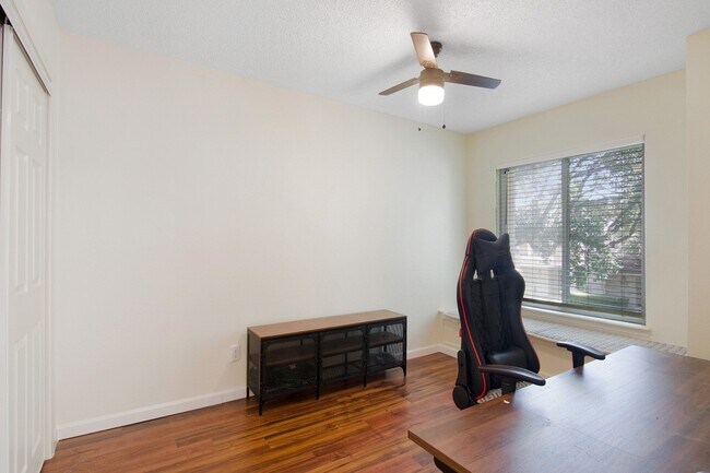 Building Photo - 11681 Village Pl Dr
