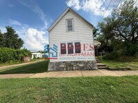 Building Photo - One Bedroom | Duplex | Move in Ready
