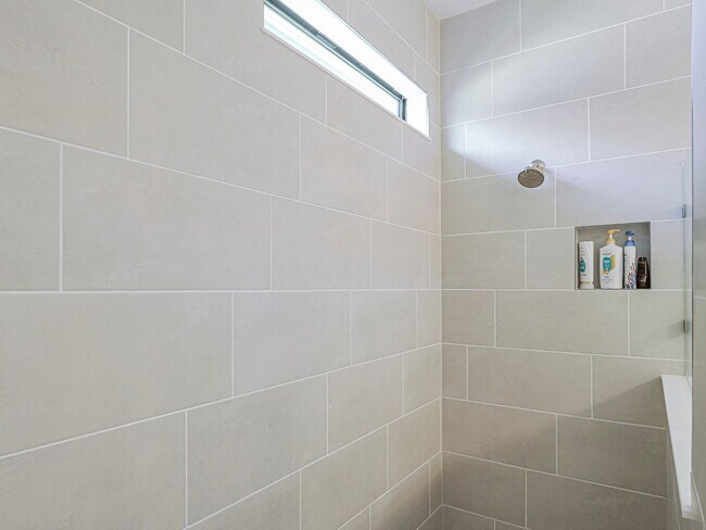 Building Photo - 3842 White Alder Wy
