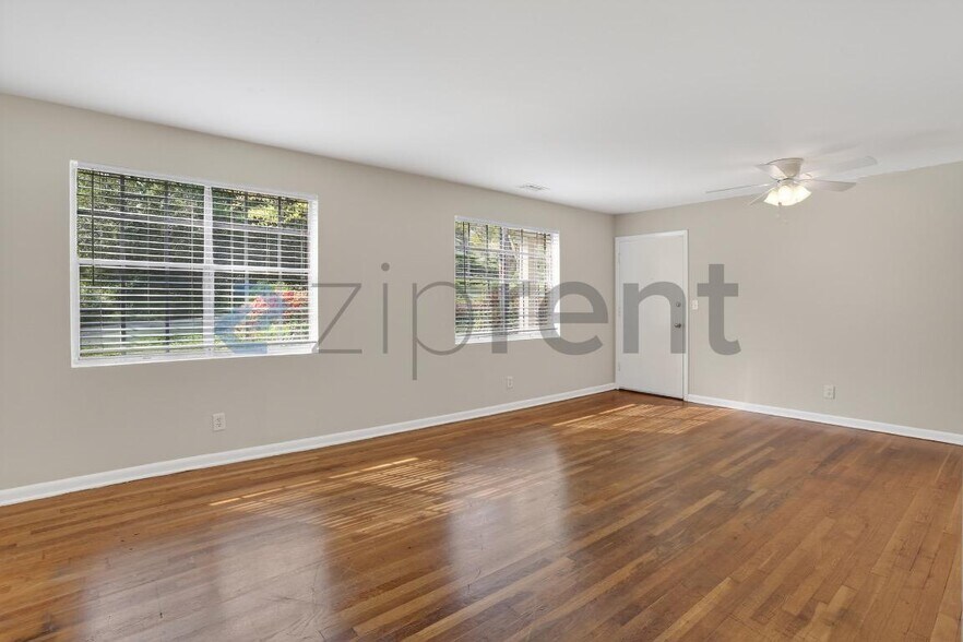 Building Photo - Unit B