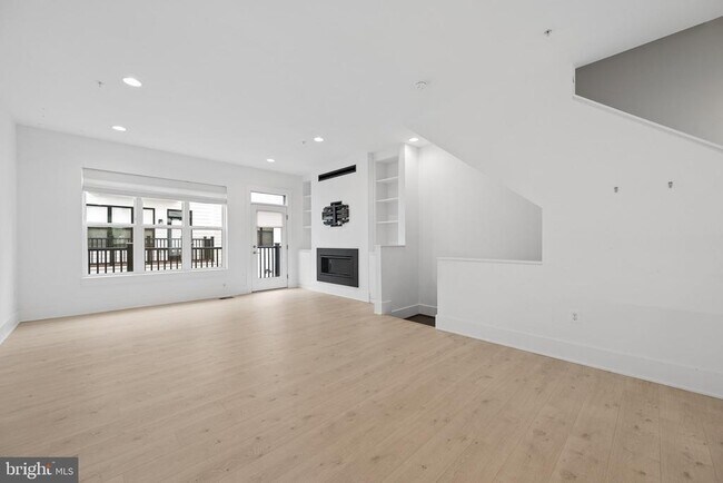 Building Photo - 11344 Emerald Park Rd
