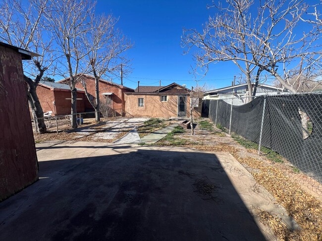 Building Photo - OLD TOWN 2 Bedroom 1 Bath