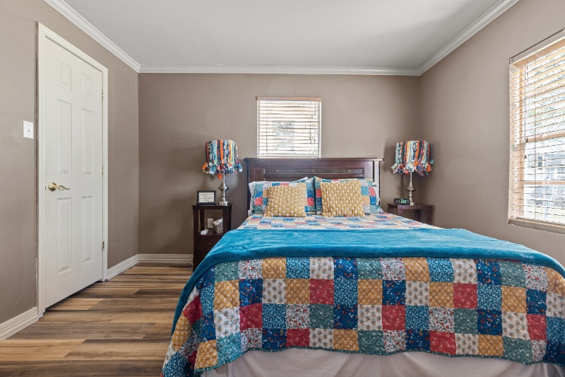 Primary Photo - 5008 Parker St