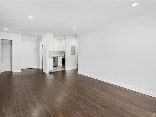 Building Photo - 40 Roseland Avenue