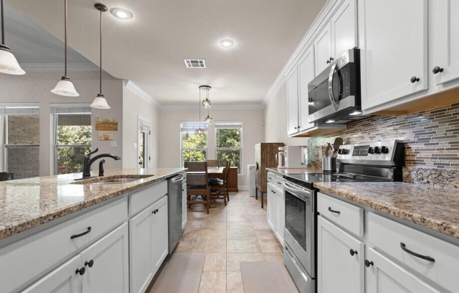 Building Photo - 11656 Brookstone Dr