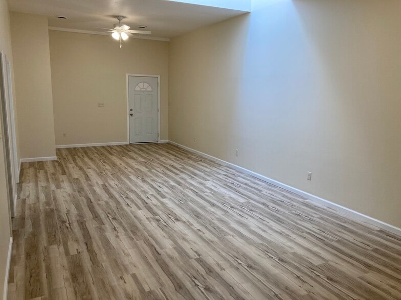 Building Photo - 51 E Main St