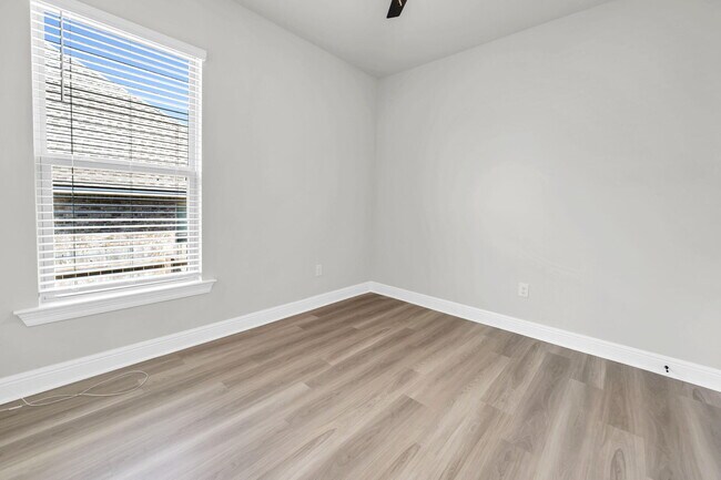 Building Photo - 4603 Jayhawk Dr