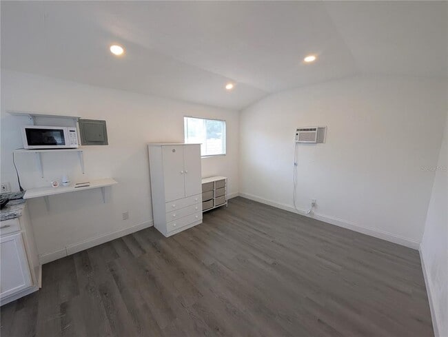 Building Photo - 1002 Kirkland Dr