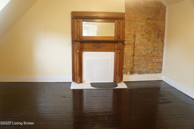 Building Photo - 226 W Burnett Ave