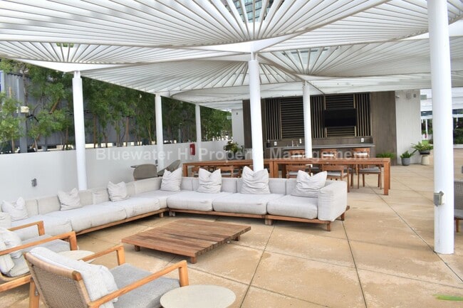 Building Photo - Koula 3/3/2, high flr. w/ Ocean & DH Views (Kakaako Area)