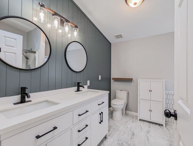 Building Photo - Fully remodeled & updated 3 bed 2 bath hom...