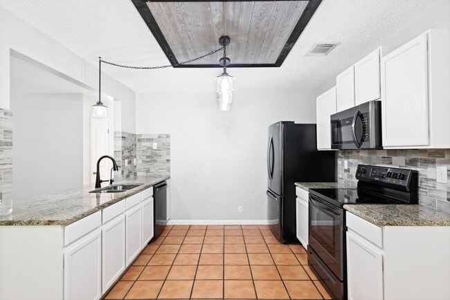 Building Photo - 7705 Autumn Bluff