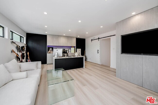 Building Photo - 4961 Marmol Dr