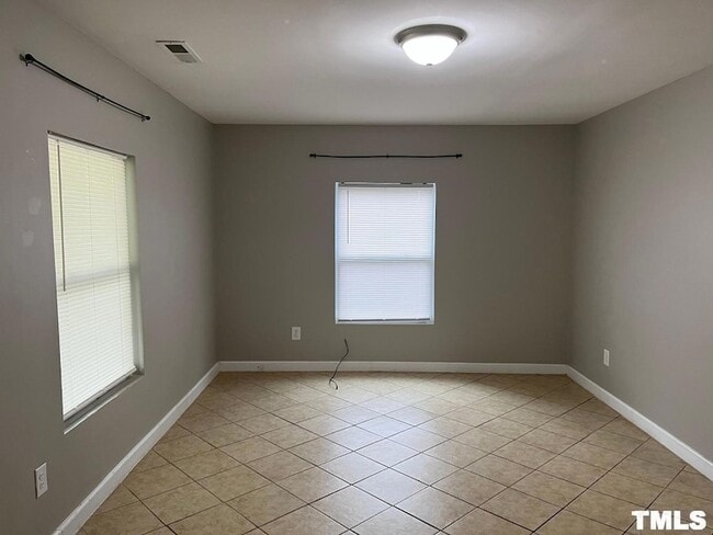 Building Photo - 316 W Chestnut Ave