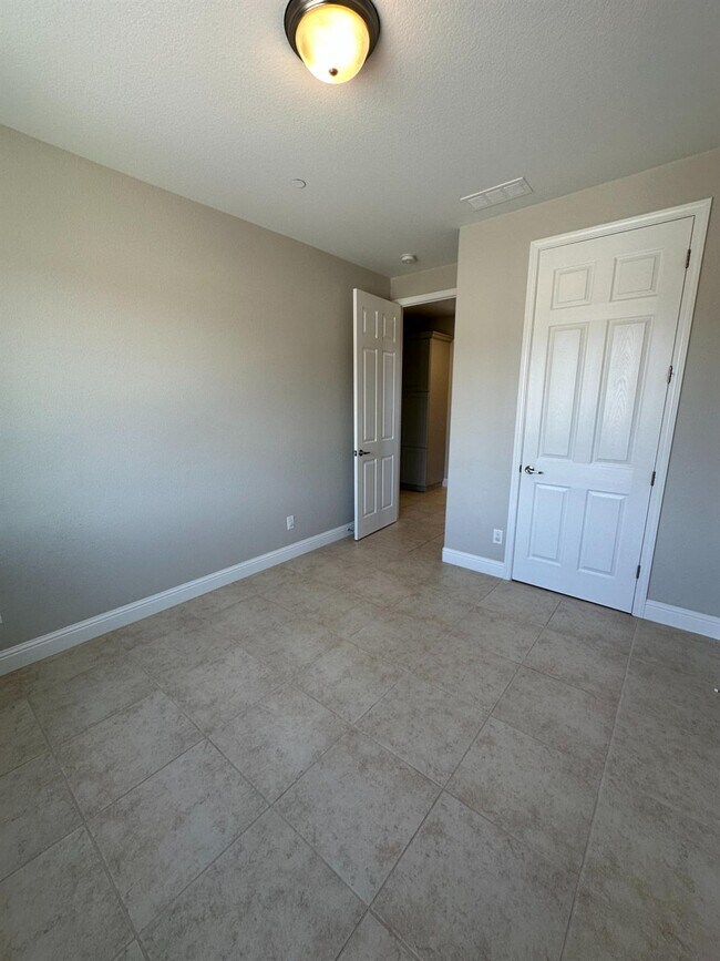 Building Photo - 11664 N Bella Verde Ave