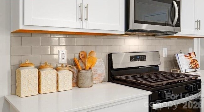 Building Photo - 1720 Vanderlyn St