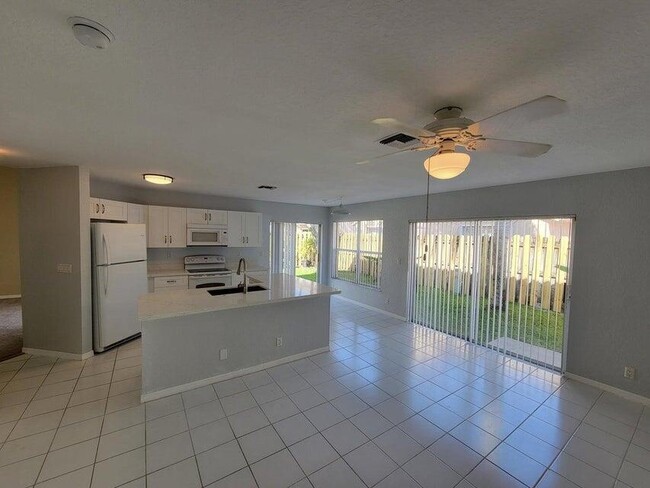 Building Photo - 23344 Sunview Way
