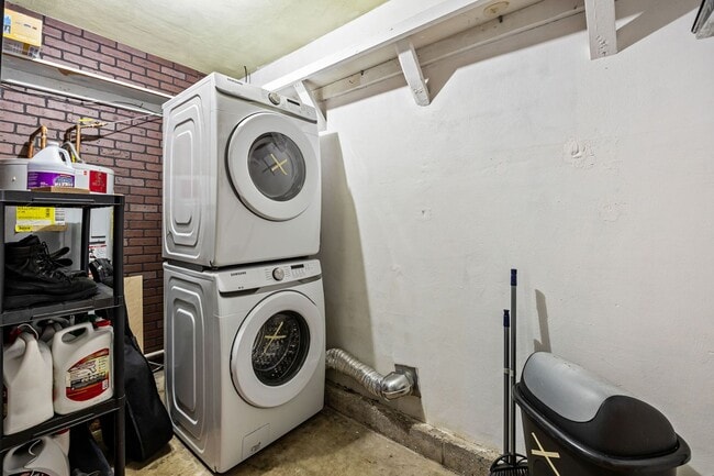 Building Photo - Charming Ranch Home Near Mt. Trashmore & Naval Bases