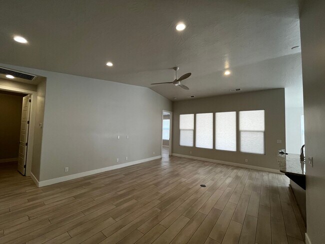 Building Photo - ADORABLE HOME IN BRIO FOR RENT!