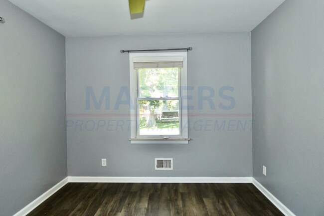 Building Photo - 827 Wall St