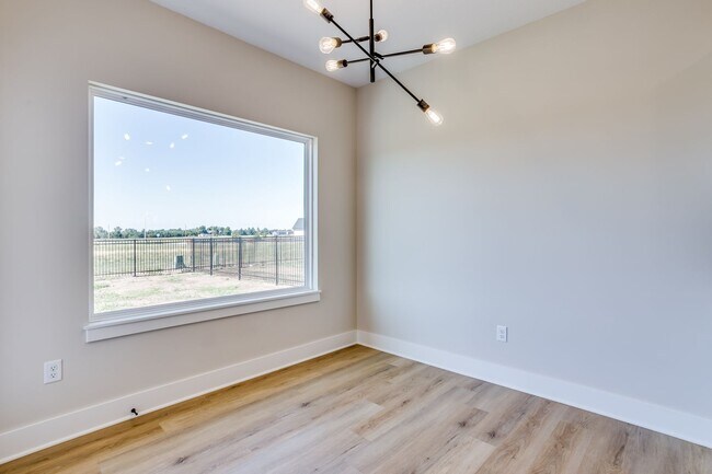 Building Photo - Trails End- Single Family