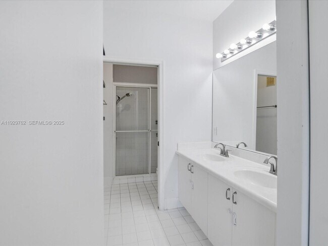 Building Photo - 865 NW 132nd Ave