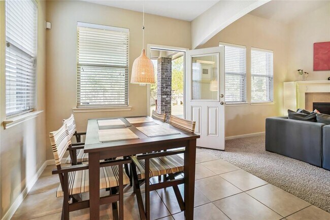 Building Photo - 174 Black Swan Pl