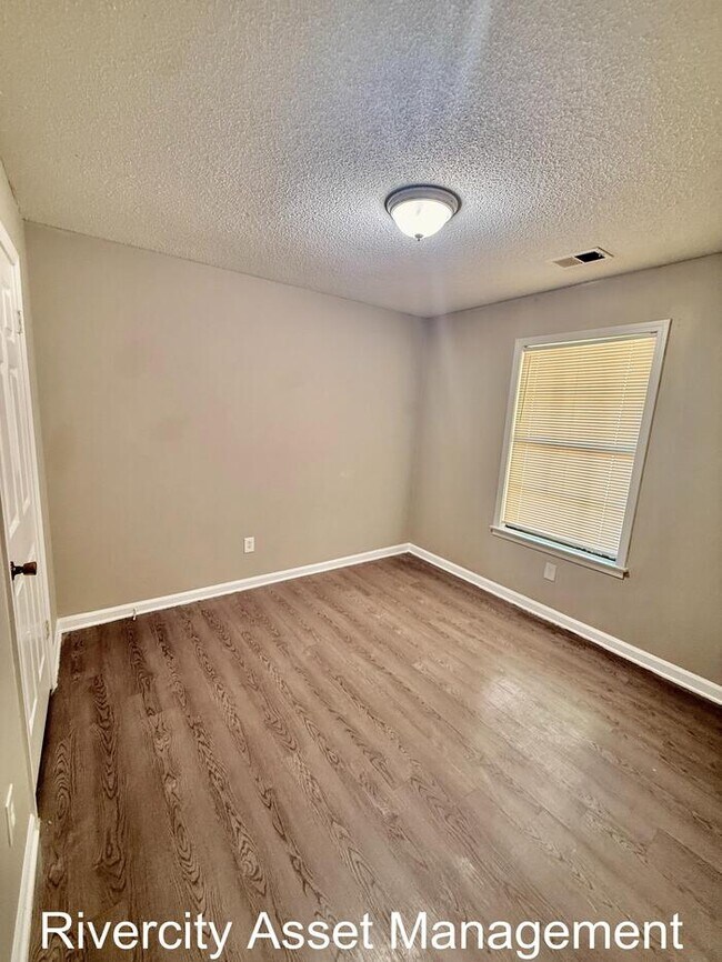Building Photo - A Must-See GEM!!!!!! Fully renovated, fenced in yard & Pets Welcomed!!!!!!!