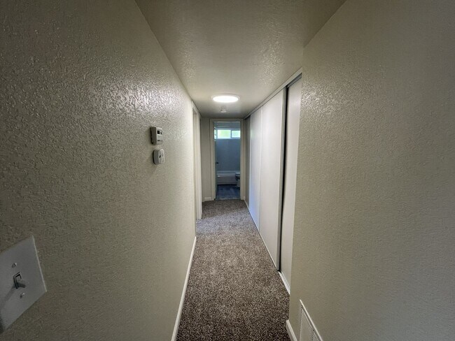 Building Photo - 6417-6417 San Stefano St