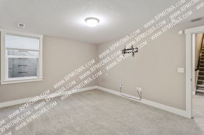 Building Photo - 499 S Bluestone Way