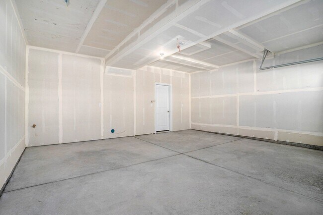 Building Photo - 7664 Pitch Pne Vw