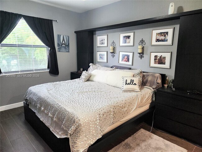 Building Photo - 11887 SW 150th Pl