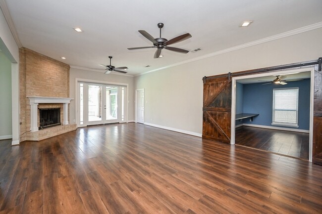 Building Photo - 414 Fox Briar Ln