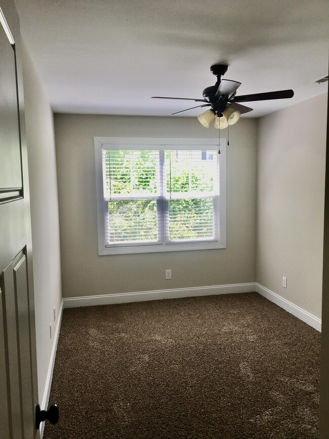 Building Photo - 215 Capstone Dr