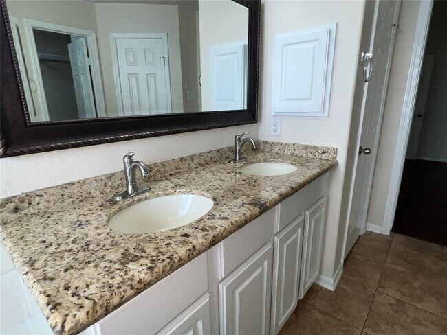 Building Photo - 5214 Sunlight Hill Ct