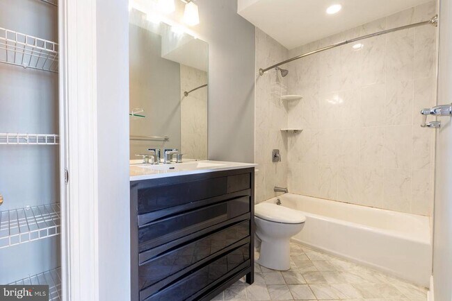 Building Photo - 153 Levering St