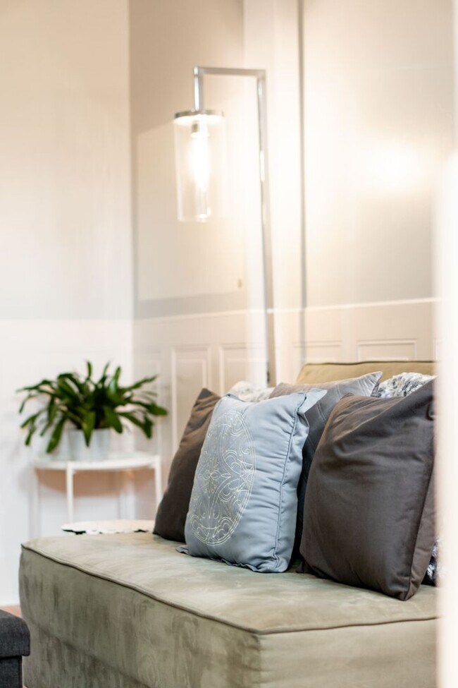 Building Photo - Fully Furnished Downtown Carlisle Townhouse with Fenced Yard and Off Street Parking