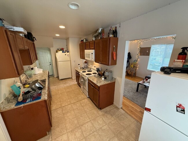 Building Photo - Coolest 6 Bed House in Corvallis