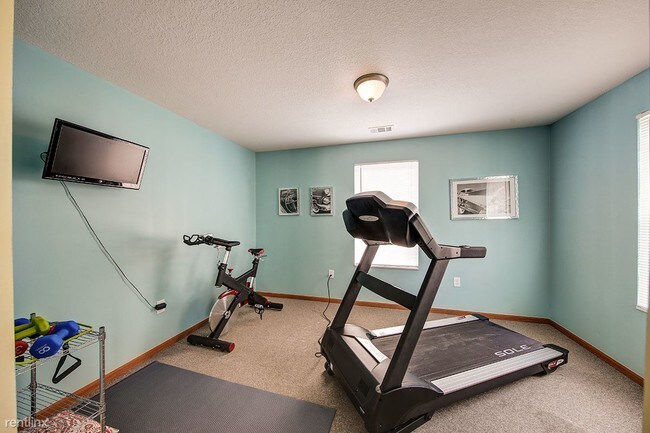 Building Photo - 4 br, 2.5 bath House - Oak Hollow