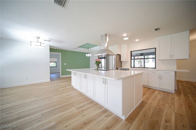 Building Photo - 1250 Riverbend Dr