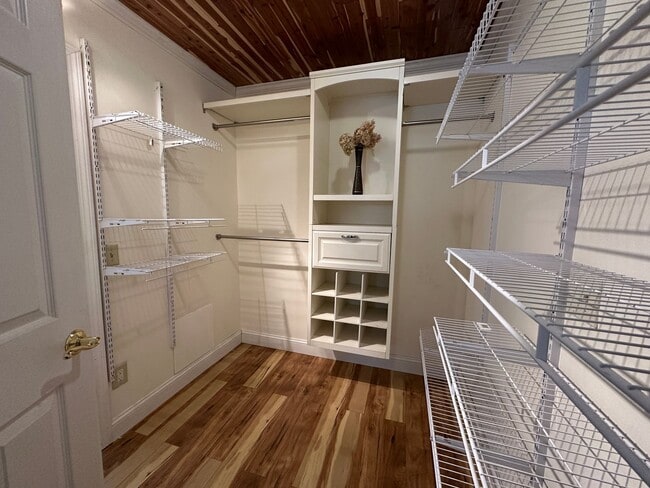 Building Photo - Furnished 1-Bedroom Primary Suite
