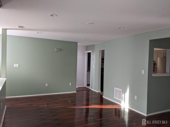 Building Photo - 310 Michaels Ct