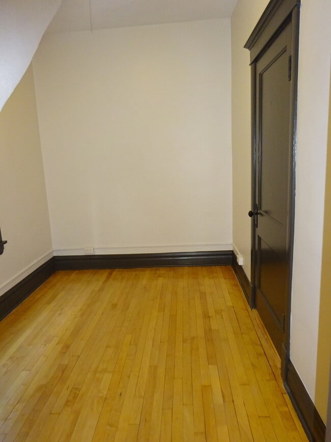 Building Photo - 2602 W 22nd Pl