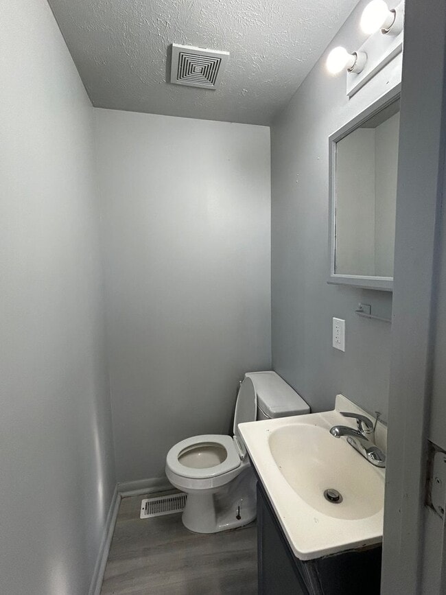 Building Photo - 4411 Davenport St